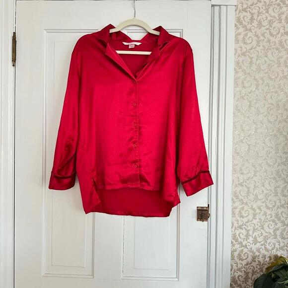 Victoria's Secret Tops - Victoria’s Secret silk pajama top